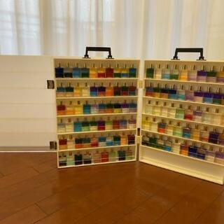 オーラソーマ ボトルとショーケースセットの画像