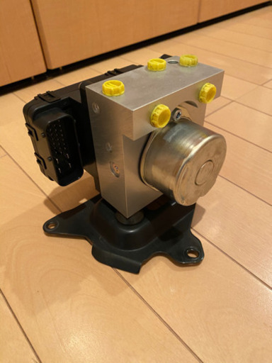 ジムニー JB23W ABSアクチュエーターAssy
