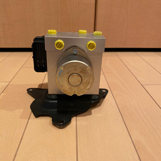 ジムニー JB23W ABSアクチュエーターAssy