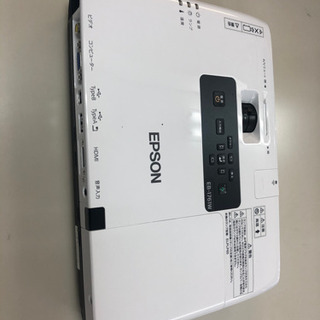 プロジェクターと自立式モバイルスクリーン