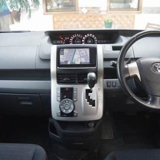 トヨタ！！大人気のヴォクシー！！お出かけにいかがですか？？の画像