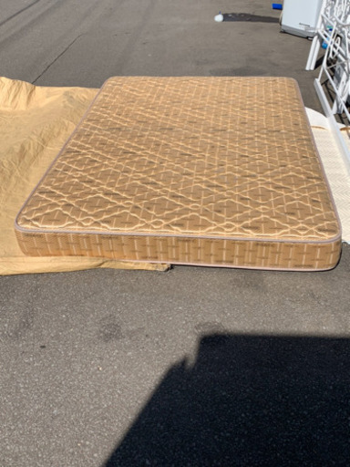 シモンズ　ダブルベットマット　4/25まで、予約中