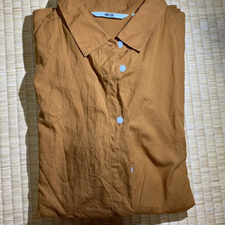 UNIQLO土色無印ブラウスの画像