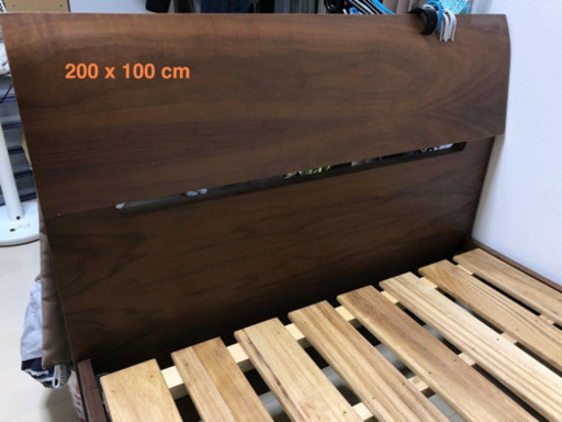 シングルベッドとマットレス　セット。無料配送。