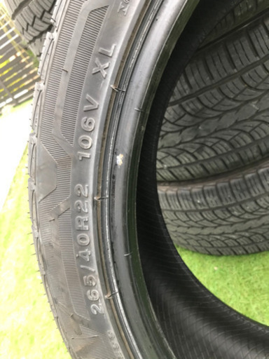 265 40 22 タイヤ バリ山 22インチ