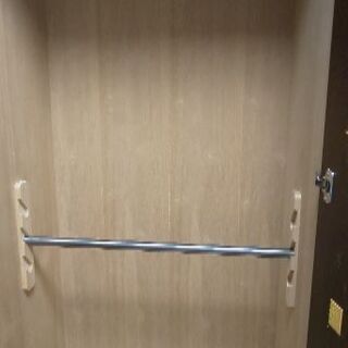 しっかりした木のクローゼットです✨の画像