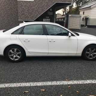 AUDI A4 TFSI 人気のターボ・白　車検残1年以上の画像
