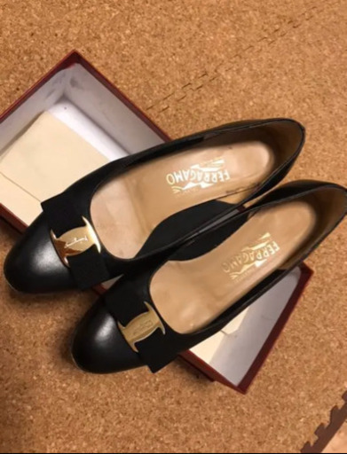 フェラガモ　パンプス