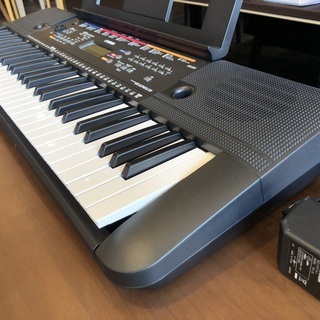 中古品　2017年製　YAMAHA / ヤマハ　ポータブルキーボード　PSR-E263の画像