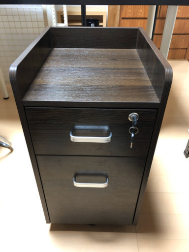 鍵付き袖机 新品 ダークブラウン キャビネット