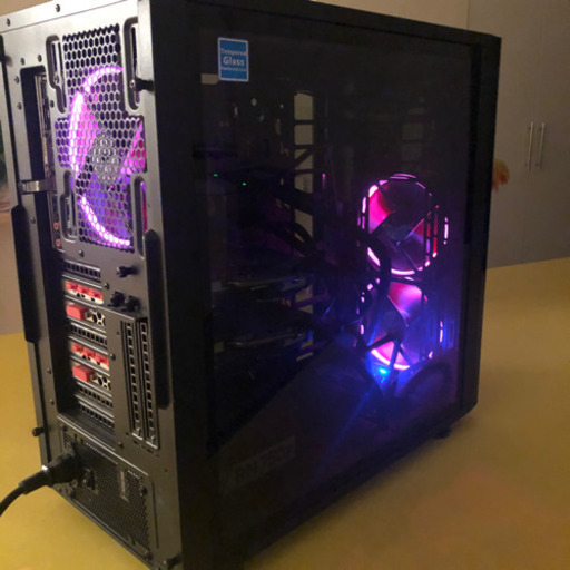 ゲーミングに　フルタワー型PC イルミネーション