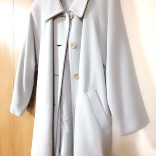 毛80％（ラム20 / カシミヤ5 ）薄いブルーグレーのコート ...