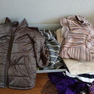 婦人服、様々、まとめて段ボール箱一箱の画像