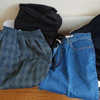 婦人服、様々、まとめて段ボール箱一箱の画像