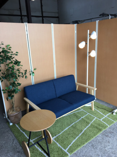 ☆モデルルーム展示品☆2Pソファ+サイドテーブル+スタンドライト☆おまけ付き