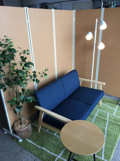 ☆モデルルーム展示品☆2Pソファ+サイドテーブル+スタンドライト☆おまけ付き