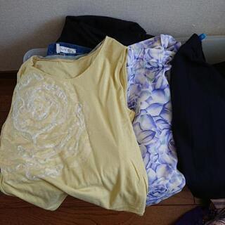 婦人服、様々、まとめて段ボール箱一箱の画像