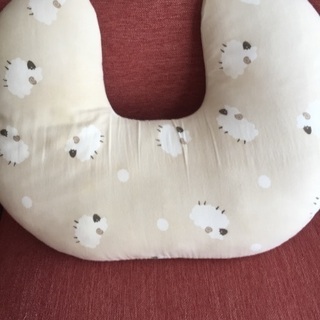ヒツジ柄授乳クッション