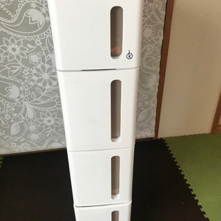 トイレのデッドスペースにペーパー収納