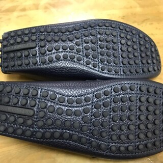 美品 ルイヴィトン レザー ドライビングシューズ 25.5 LVロゴパーツ付き LOUIS VUITTON です。の画像