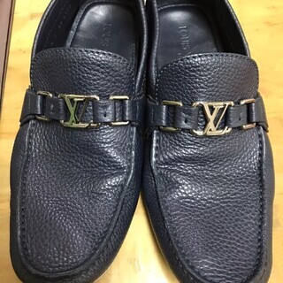 美品 ルイヴィトン レザー ドライビングシューズ 25.5 LVロゴパーツ付き LOUIS VUITTON です。の画像