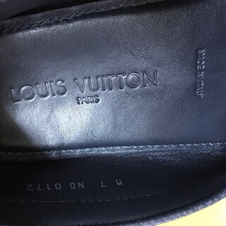 美品 ルイヴィトン レザー ドライビングシューズ 25.5 LVロゴパーツ付き LOUIS VUITTON です。の画像