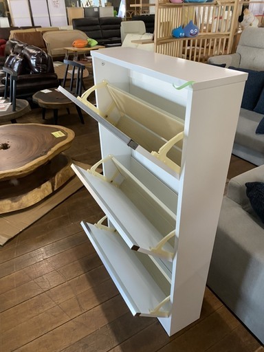 下駄箱キズあり！ネット価格25000円ヲ6980円で販売します室内スリッパ入れでもOKです＼(^o^)／