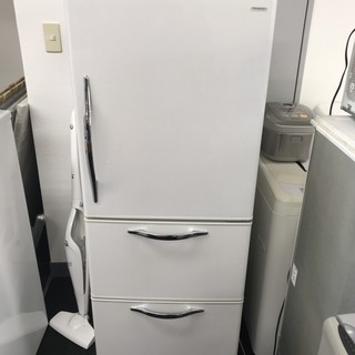 ◆日立　製氷機能付き3ドア冷蔵庫（255Ｌ）　オシャレなオフホワ...