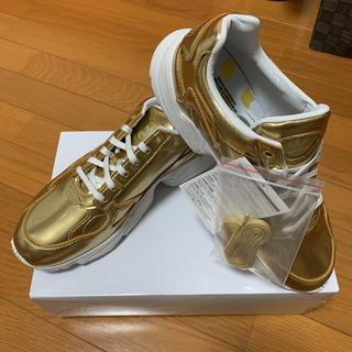 アディダスオリジナルス ファルコンW