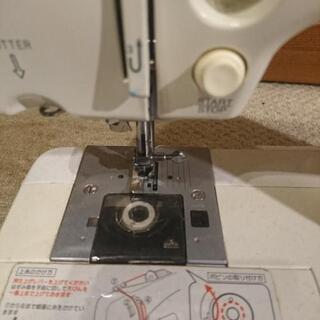 電動ミシンの画像