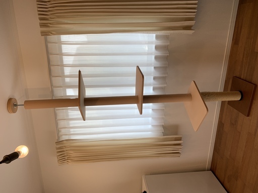 飛騨高山の職人が作る掃除が楽なキャットタワー 天井突っ張りタイプ麻縄爪とぎ付