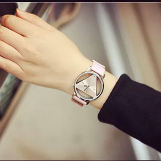 ピンクが可愛い！レディース　アナログファッション腕時計　新品未使用品の画像