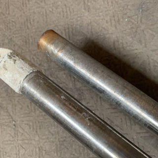 【中古0円】物干し竿2本 / 古く汚れもあるため0円でお譲りします の画像