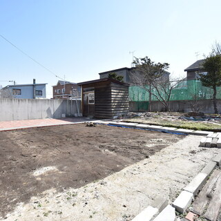 【江別市朝日町】庭付き4LDKの戸建！土地は112坪！駐車場も複数台可能！ペット相談可能！ - 不動産