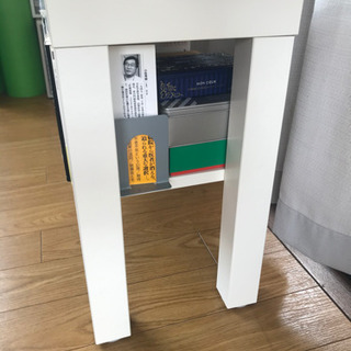 細長い白いテーブルの画像