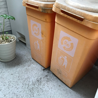屋外用ゴミ箱　二個