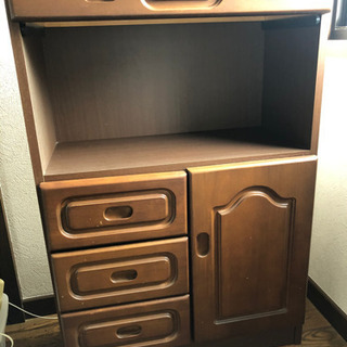 棚付き収納家具(キャスター付き)