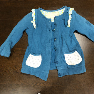 ワンピースとカーディガンの画像