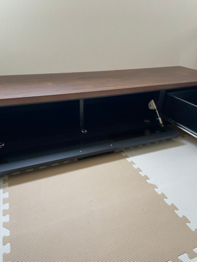 モダン　テレビボード