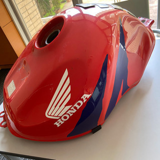 バイク　車種不明　ガソリンタンク　ジャンク　補修用　レストア ⁉︎　SC33 ⁇  の画像