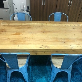 ダイニングテーブル・椅子のセットの画像