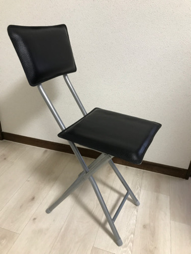 折りたたみ椅子　7つ
