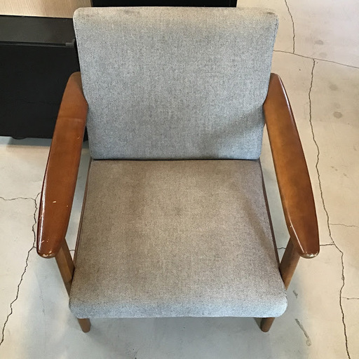 【送料無料・設置無料サービス有り】1Pソファ karimoku Kチェア風ソファ 中古