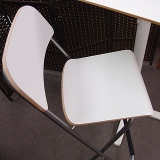 ■中古品　バーテーブル　と　チェア　■白の画像