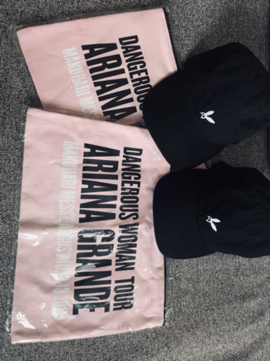 《新品》アリアナ・グランデ　ライブグッズ