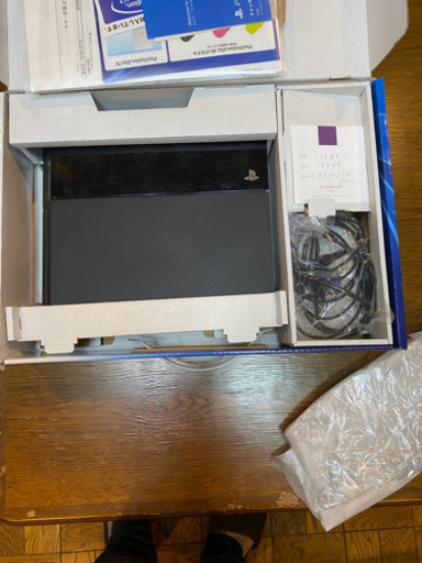 ＰＳ4 初期型　欠品なし。傷本体に少しあり。緊急値下げ、2020/04/18、21時迄。