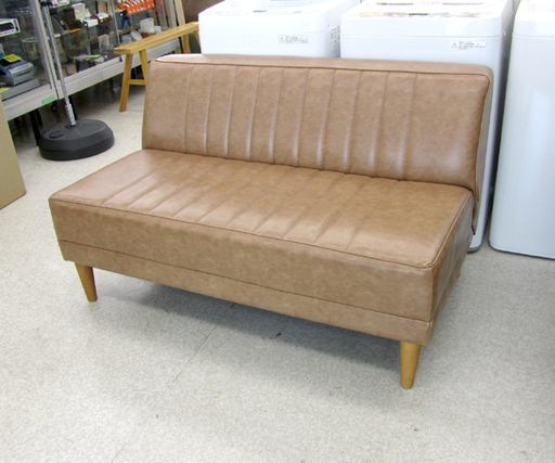 2人掛けソファ ライトブラウン ベージュ系 木脚 コンパクト ベンチソファ アームレス カフェ風 幅123㎝ ☆ PayPay(ペイペイ)決済可能 ☆ 札幌市 北区 屯田