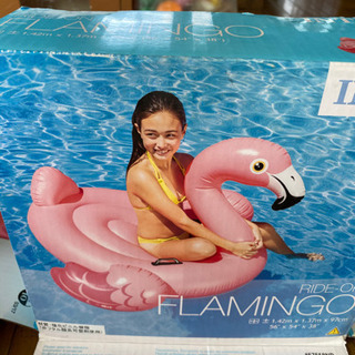 フラミンゴ型の浮き輪ですの画像