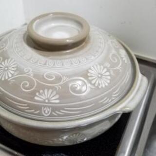 土鍋と料理皿。使わないので。