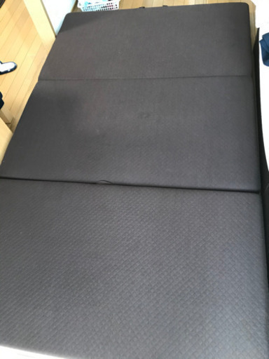 折り畳みマットレス　セミダブル  すのこ　(スノコ売れたので残りマットレスのみの取引です)